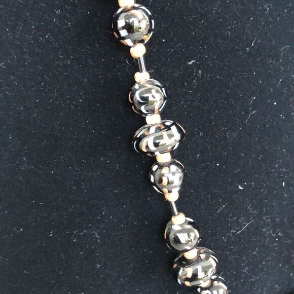 Glass necklace.  - Picture 3 of 4